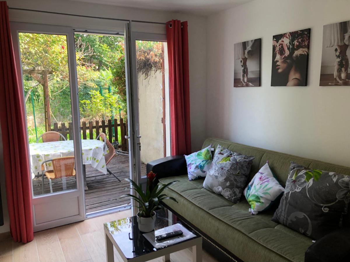 Ferienwohnung F2 Avec Terrasse Saint-Denis  Exterior foto