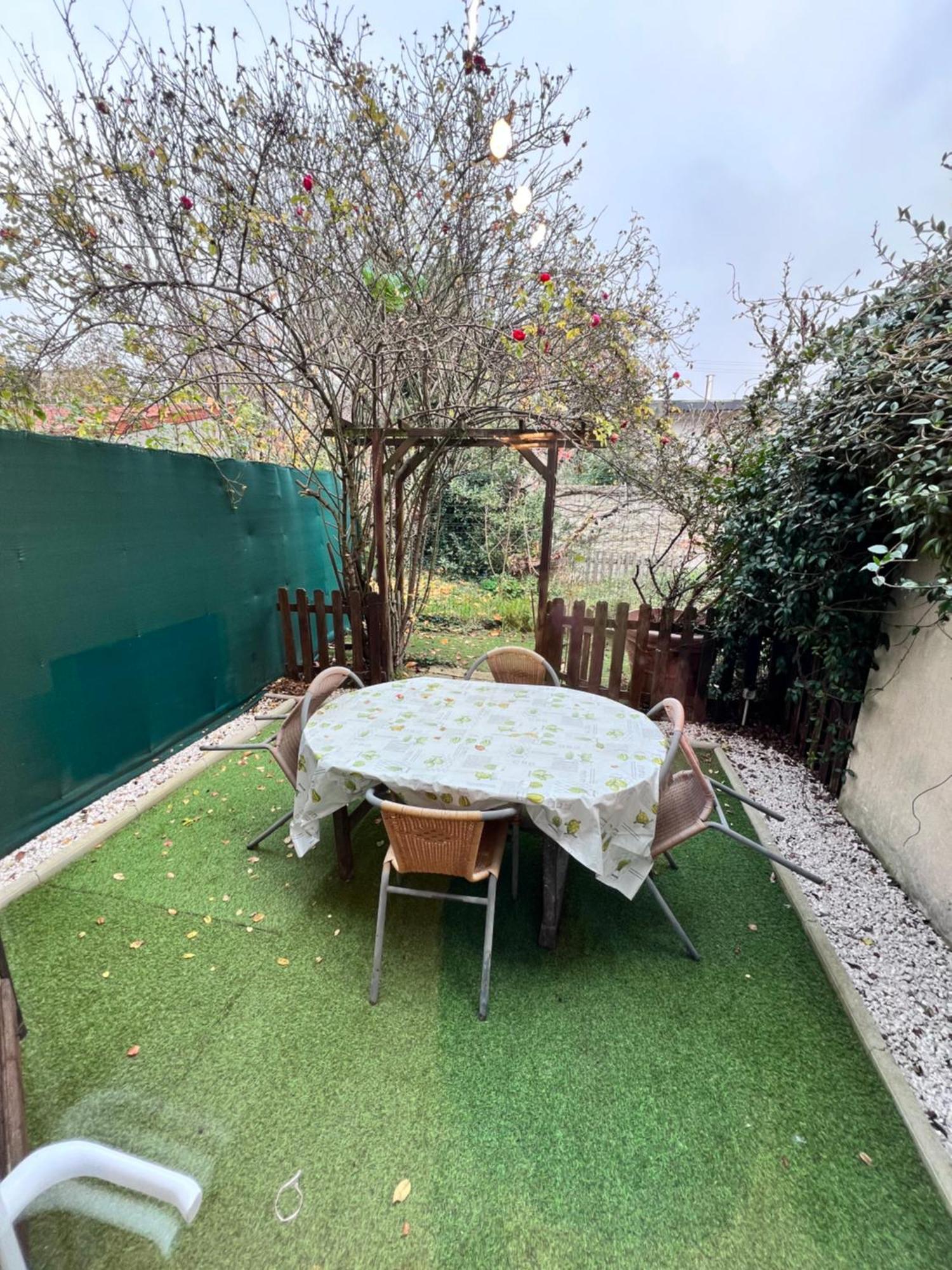 Ferienwohnung F2 Avec Terrasse Saint-Denis  Exterior foto
